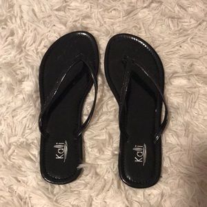 Black kalli flip flops